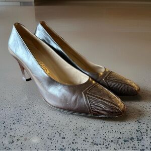 Salvatore Ferragamo Vtg. Sz 8.5 AA Brown leather Iguana Print Captoe Heels Pumps